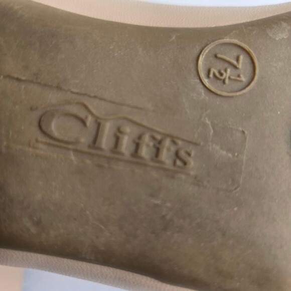 Cliff's by White Mountain Women's Size 7.5 Gracefully Smooth Taupe Loafers - Picture 4 of 16